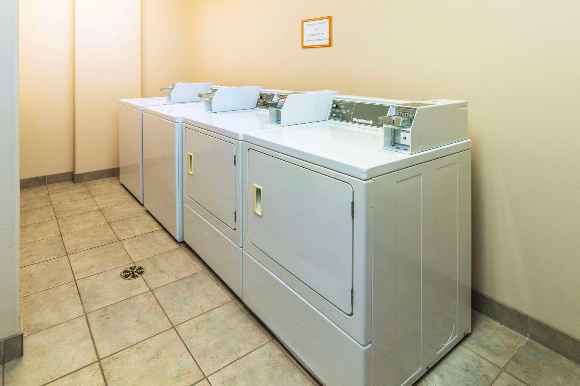 Comfort Inn & Suites Salmon Arm Eksteriør billede