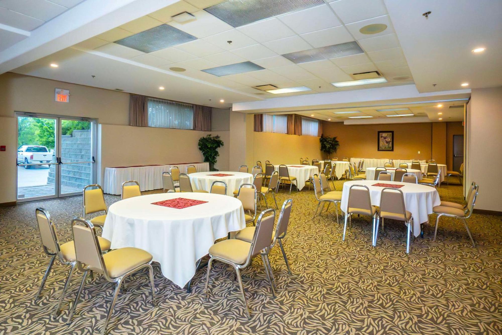 Comfort Inn & Suites Salmon Arm Eksteriør billede