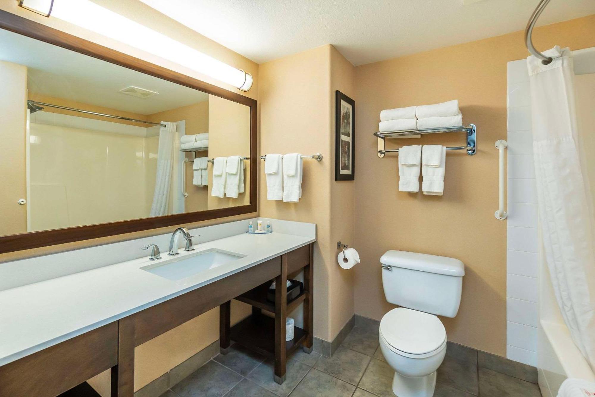 Comfort Inn & Suites Salmon Arm Eksteriør billede