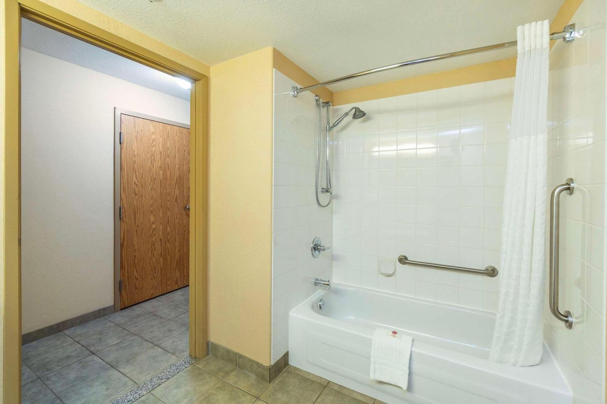 Comfort Inn & Suites Salmon Arm Eksteriør billede