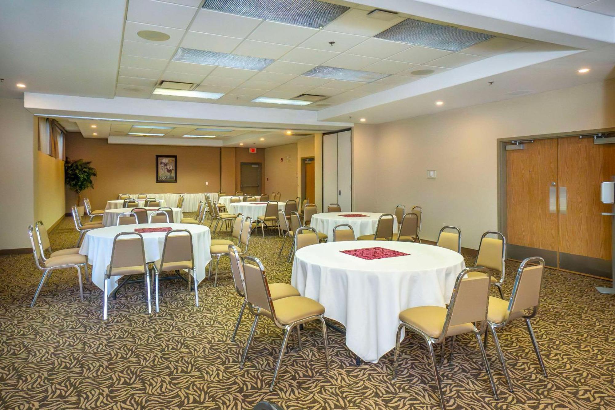 Comfort Inn & Suites Salmon Arm Eksteriør billede