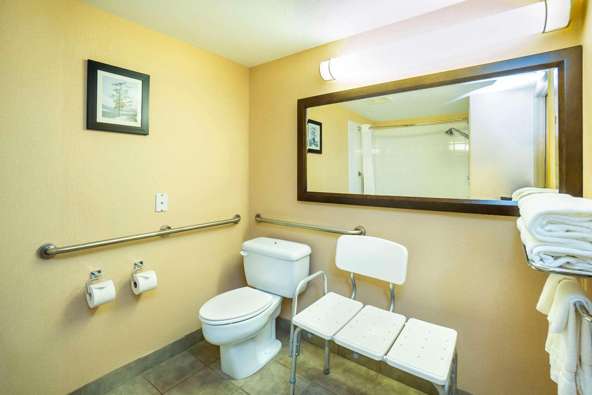 Comfort Inn & Suites Salmon Arm Eksteriør billede