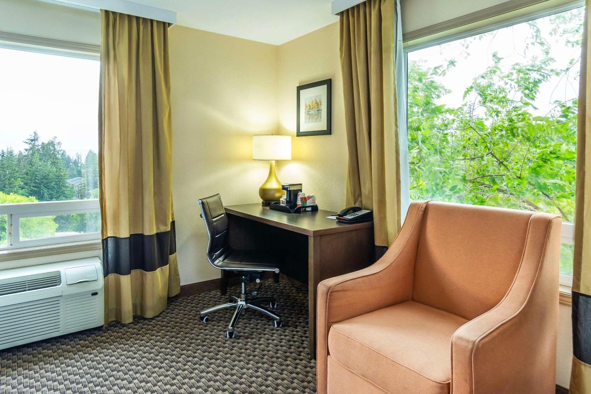 Comfort Inn & Suites Salmon Arm Eksteriør billede